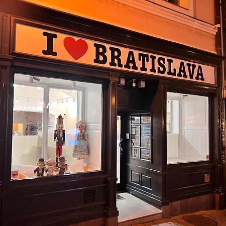 Netradicny Apartman V Centre Bratislava Exteriér fotografie