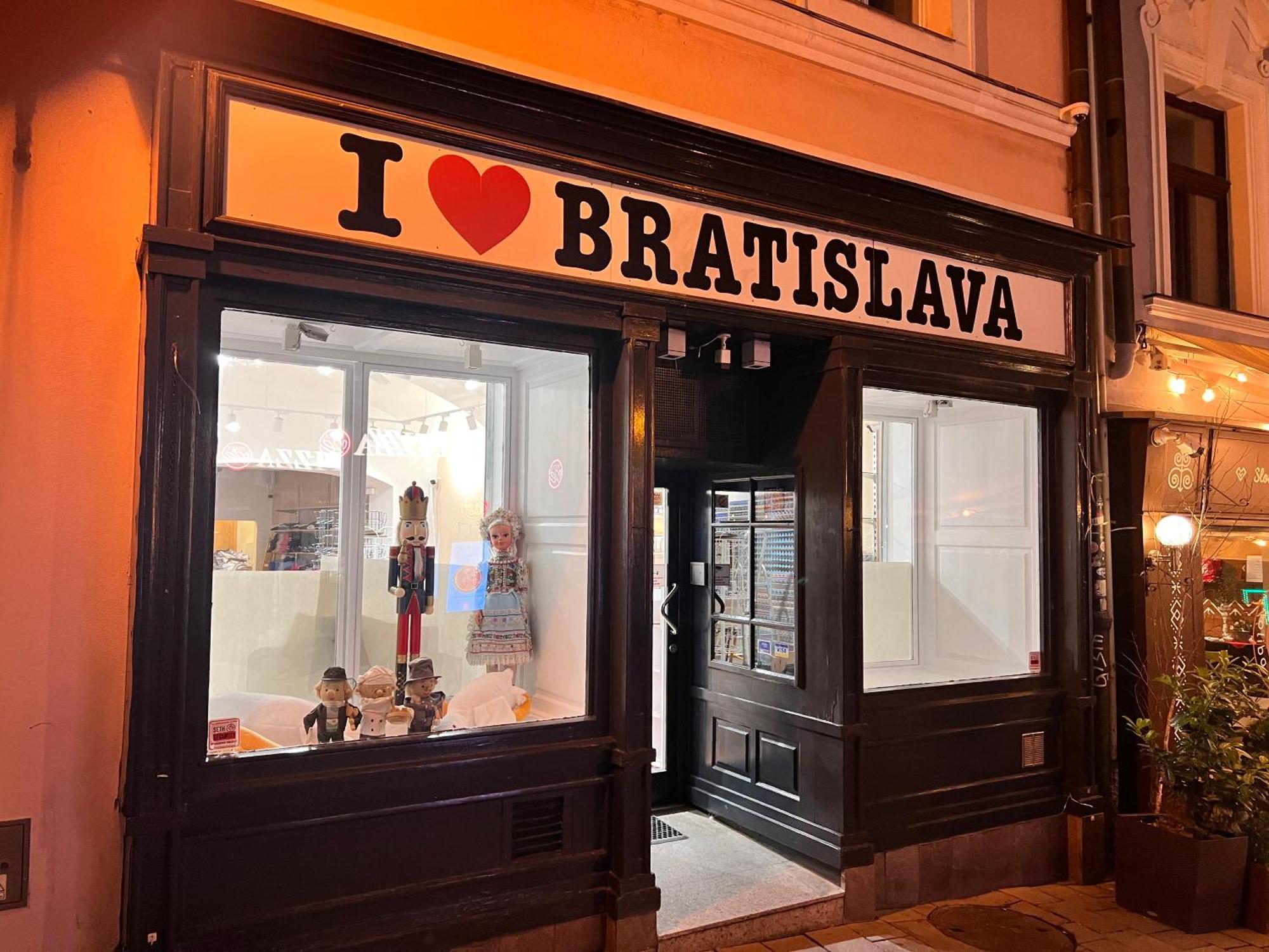 Netradicny Apartman V Centre Bratislava Exteriér fotografie